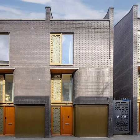 4 Bed Canal St Villa Free Parking-3